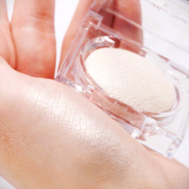 CANMAKE Moon Glow Highlighter by CANMAKE – Contour & Highlighter