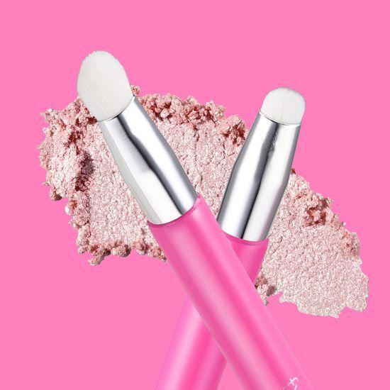 Fwee Featherlike Dual Eyeshadow Brush 1pc by Fwee – Brush & Cleaning Tools
